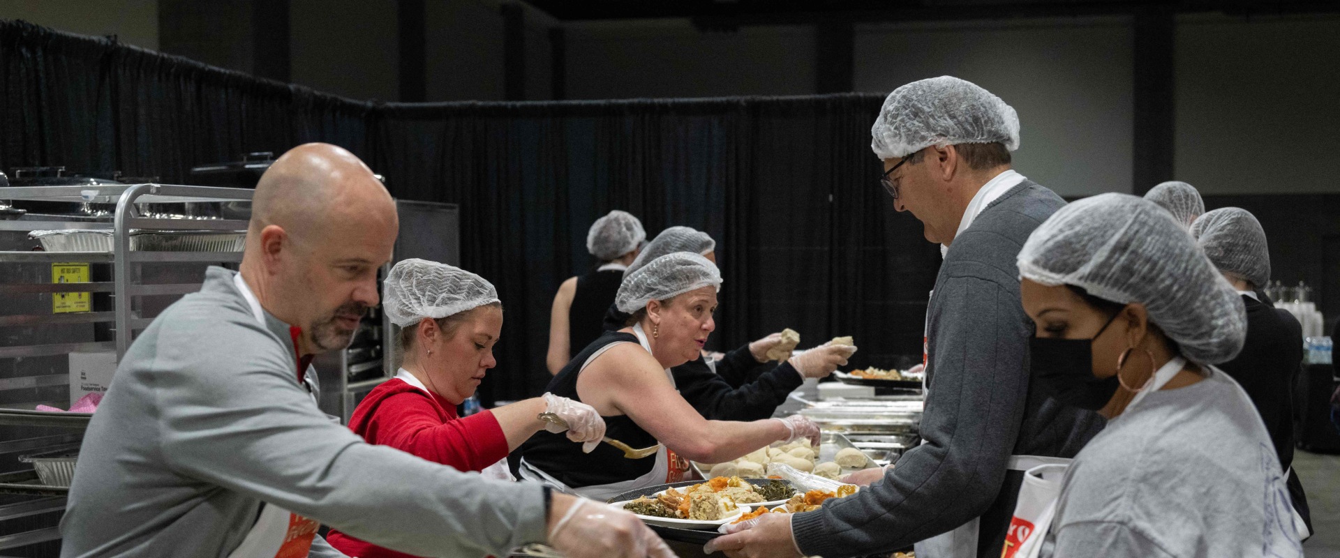 The Ultimate Guide to Volunteering in Southern California During the Holiday Season